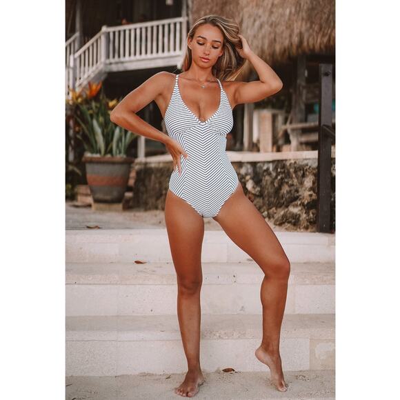 Cupshe Sz Medium Black And White Striped V-Neck One Piece Swimsuit - Picture 6 of 8